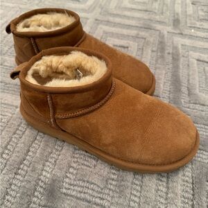 Ugg woman’s size 7